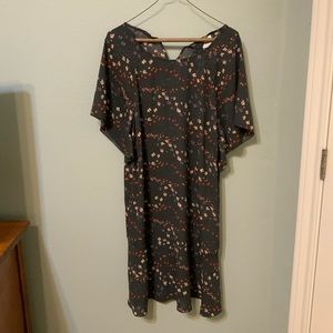 CAbi Floral Print Flutter Sleeve Muse Dress | Style 3828 Gray Size Medium EUC